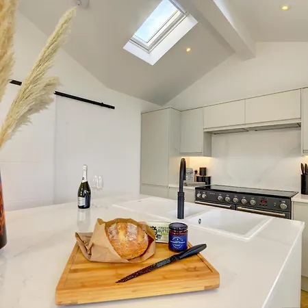 Kist Accommodates Presents - Hygge House, Parking, Ev Point