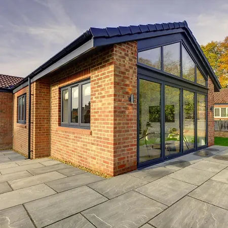 Kist Accommodates Presents - Hygge House, Parking, Ev Point * Ripon