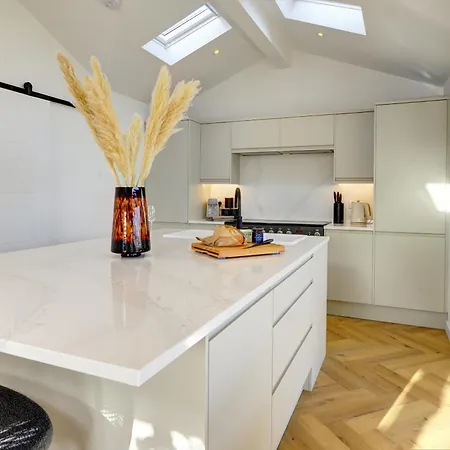 Kist Accommodates Presents - Hygge House, Parking, Ev Point * Ripon