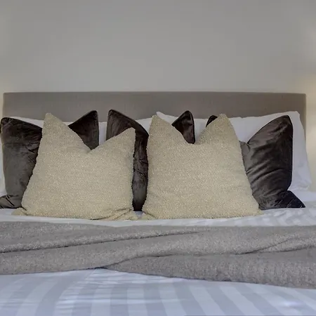 Kist Accommodates Presents - Hygge House, Parking, Ev Point *