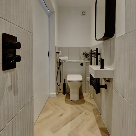 Kist Accommodates Presents - Hygge House, Parking, Ev Point Ripon