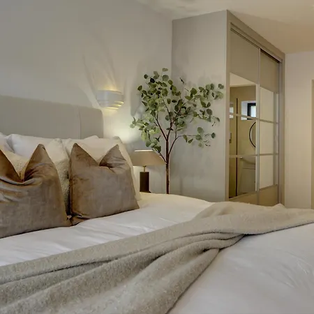 Kist Accommodates Presents - Hygge House, Parking, Ev Point Ripon