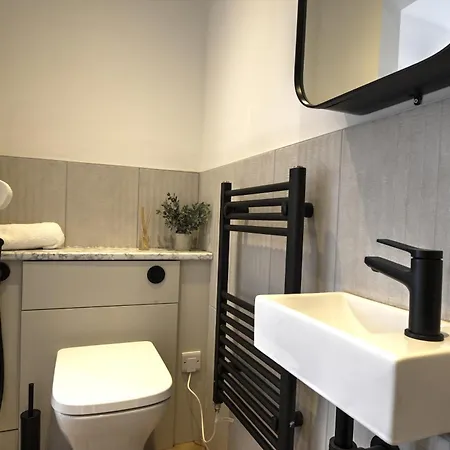 Kist Accommodates Presents - Hygge House, Parking, Ev Point