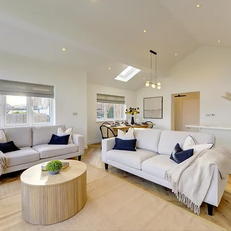 Kist Accommodates Presents - Hygge House, Parking, Ev Point