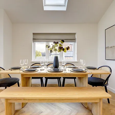 Kist Accommodates Presents - Hygge House, Parking, Ev Point