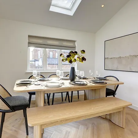 Kist Accommodates Presents - Hygge House, Parking, Ev Point * Ripon