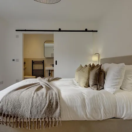 Kist Accommodates Presents - Hygge House, Parking, Ev Point Ripon