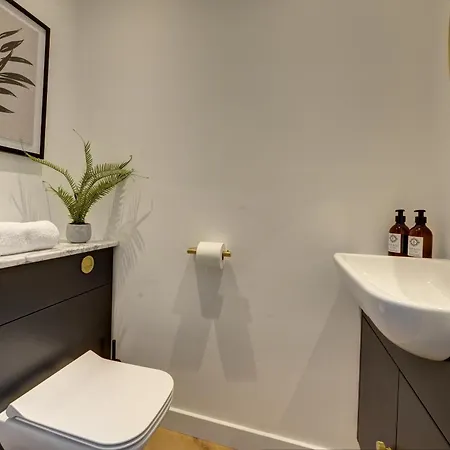 Kist Accommodates Presents - Hygge House, Parking, Ev Point *