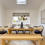 Kist Accommodates Presents - Hygge House, Parking, Ev Point