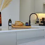 Kist Accommodates Presents - Hygge House, Parking, Ev Point * Ripon