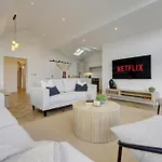 Kist Accommodates Presents - Hygge House, Parking, Ev Point Hébergement de vacances *
