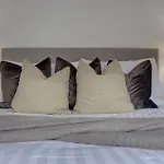 Kist Accommodates Presents - Hygge House, Parking, Ev Point *
