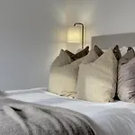 Kist Accommodates Presents - Hygge House, Parking, Ev Point * Ripon